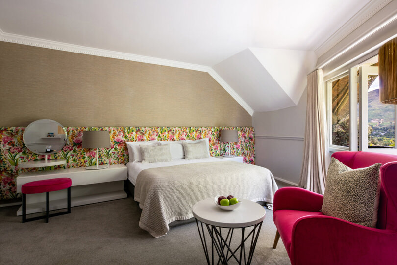 Elegant Merlot Room with Captivating Panoramas 1038