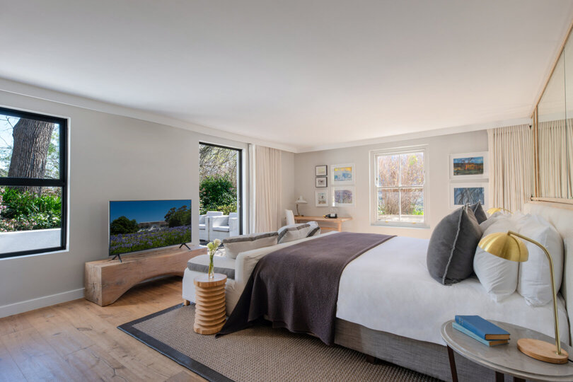 Chardonnay Room 1 with Manor Views 1044