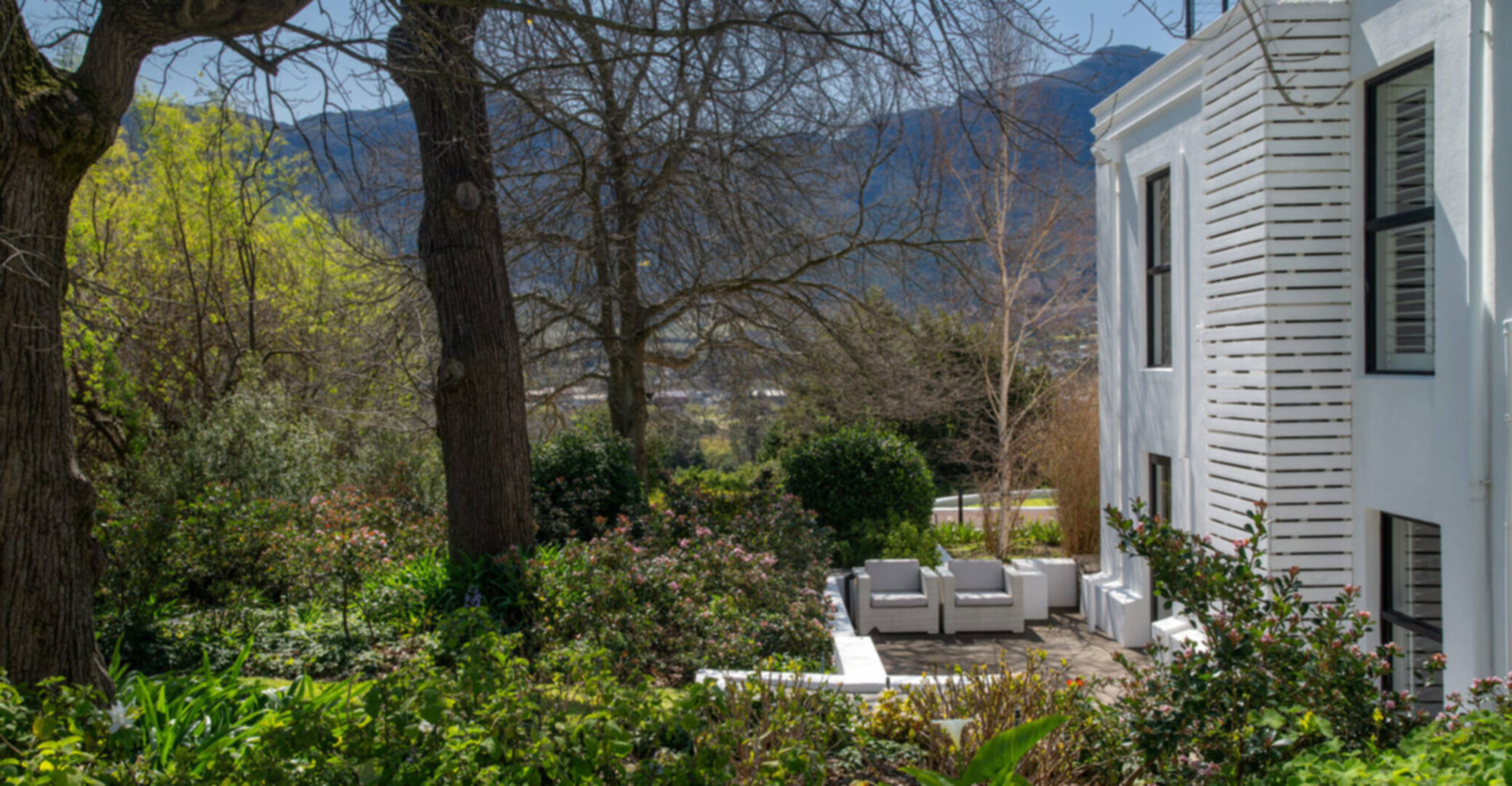 Chardonnay Room 1 with Manor Views 1044