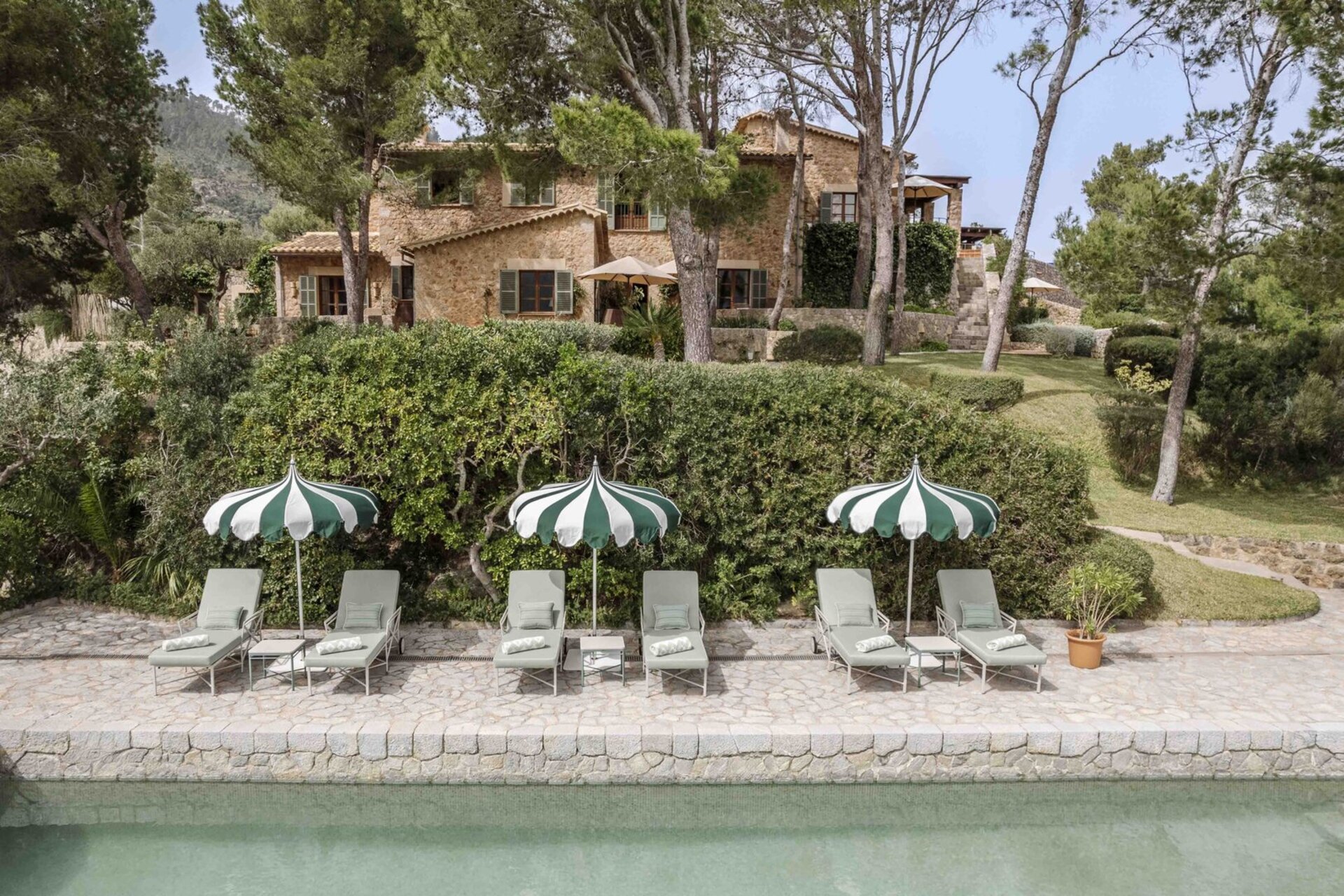 Eagle’s Point Luxury Villa with Mediterranean Views 1060
