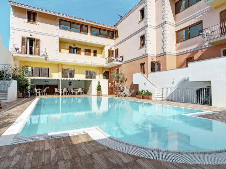 5 Star Villa with 1 Bedroom, Sardinia Villa 1021, Santa Teresa Gallura, Italy