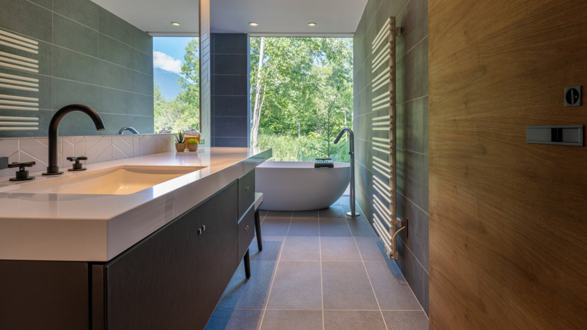 Luxury 3 Bedroom Chalet with Stunning Views in Niseko