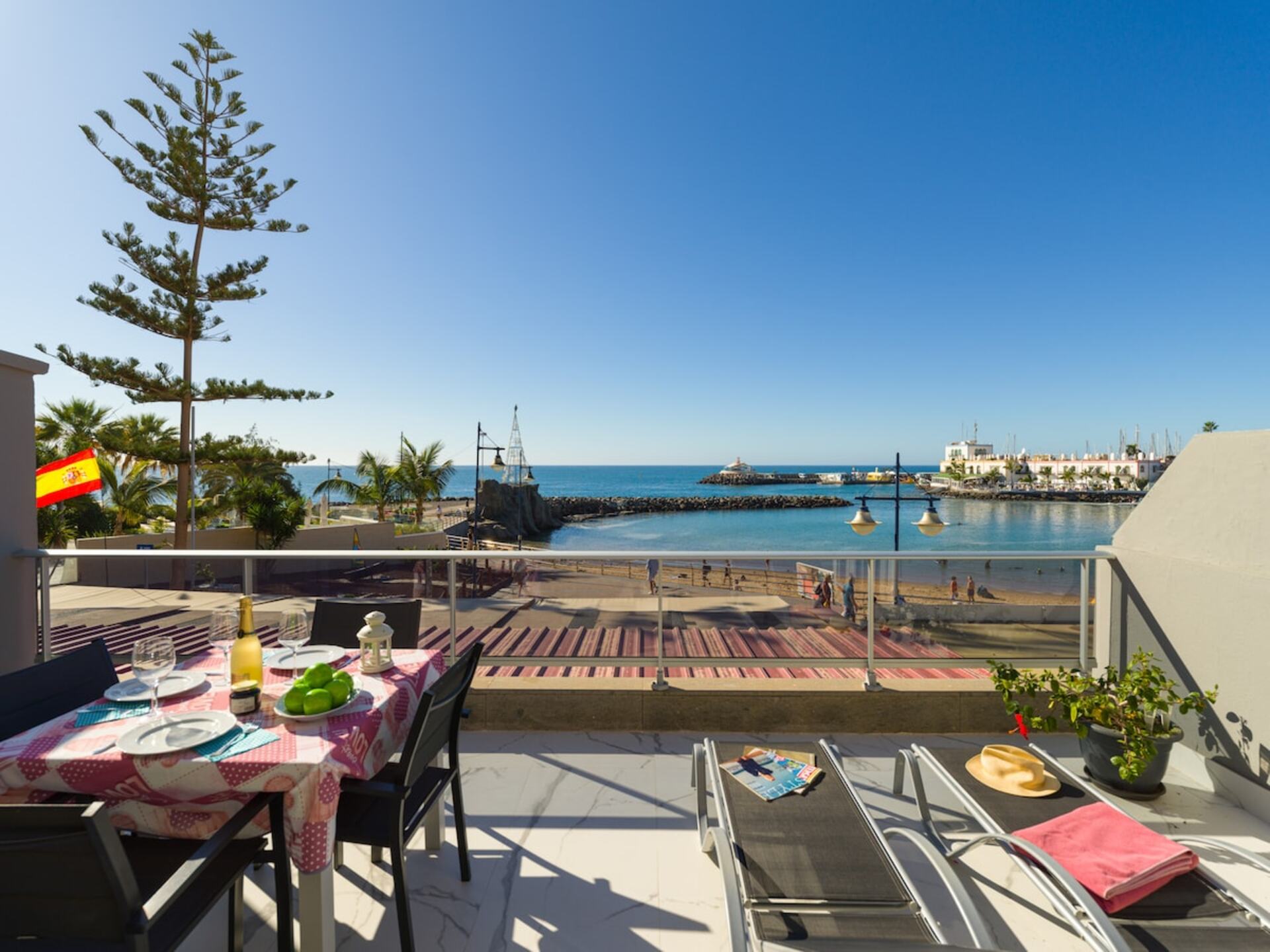 A Beachfront Paradise, Canarias 1006