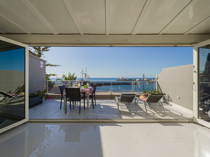A Beachfront Paradise, Canarias 1006