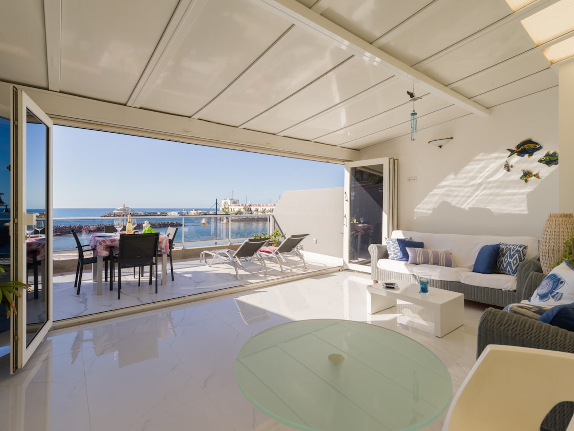 A Beachfront Paradise, Canarias 1006