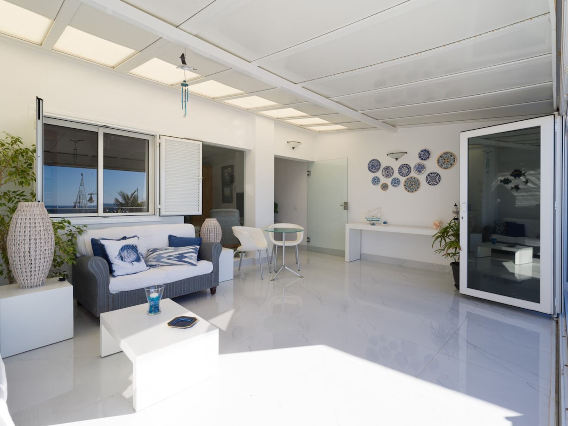A Beachfront Paradise, Canarias 1006