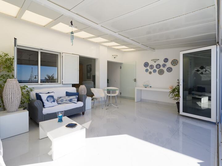 A Beachfront Paradise, Canarias 1006