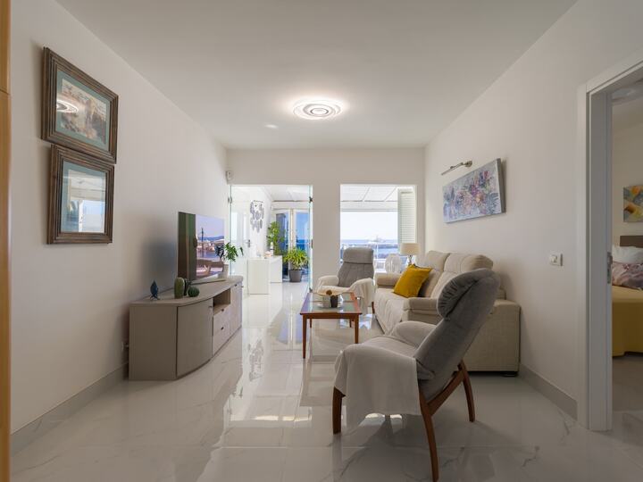 A Beachfront Paradise, Canarias 1006