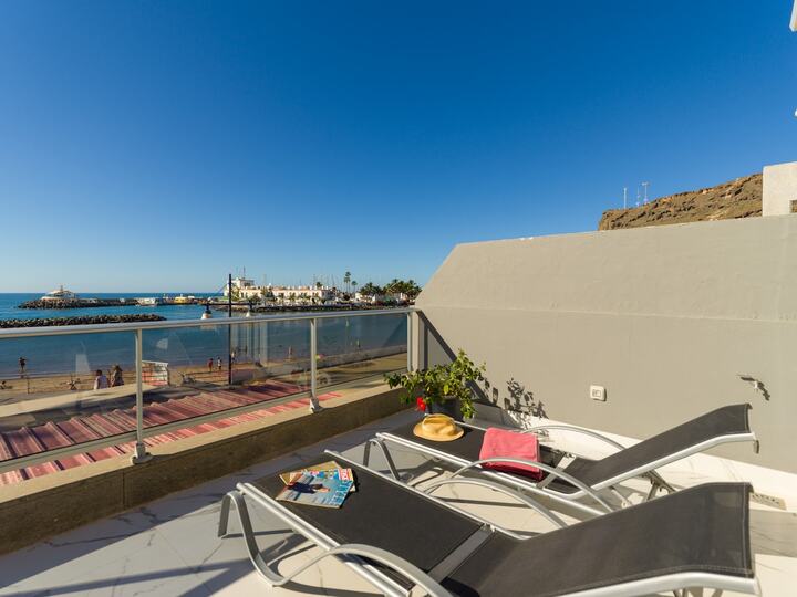 A Beachfront Paradise, Canarias 1006