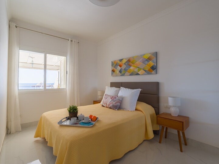 A Beachfront Paradise, Canarias 1006