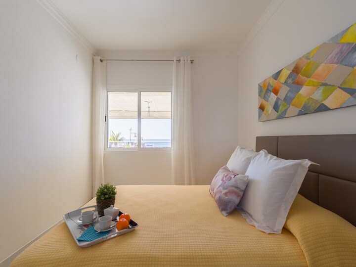 A Beachfront Paradise, Canarias 1006