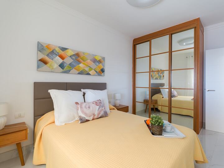 A Beachfront Paradise, Canarias 1006