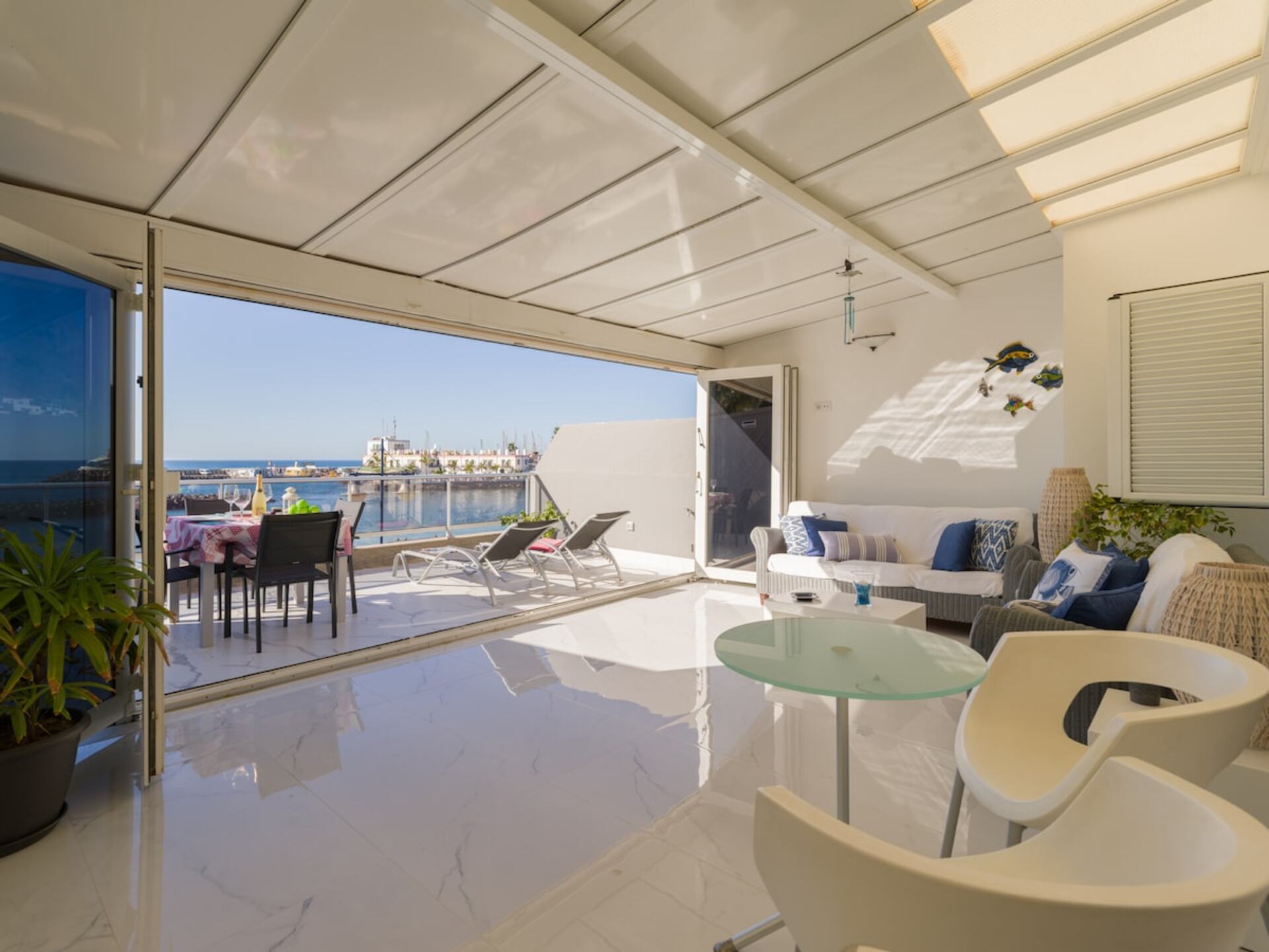A Beachfront Paradise, Canarias 1006