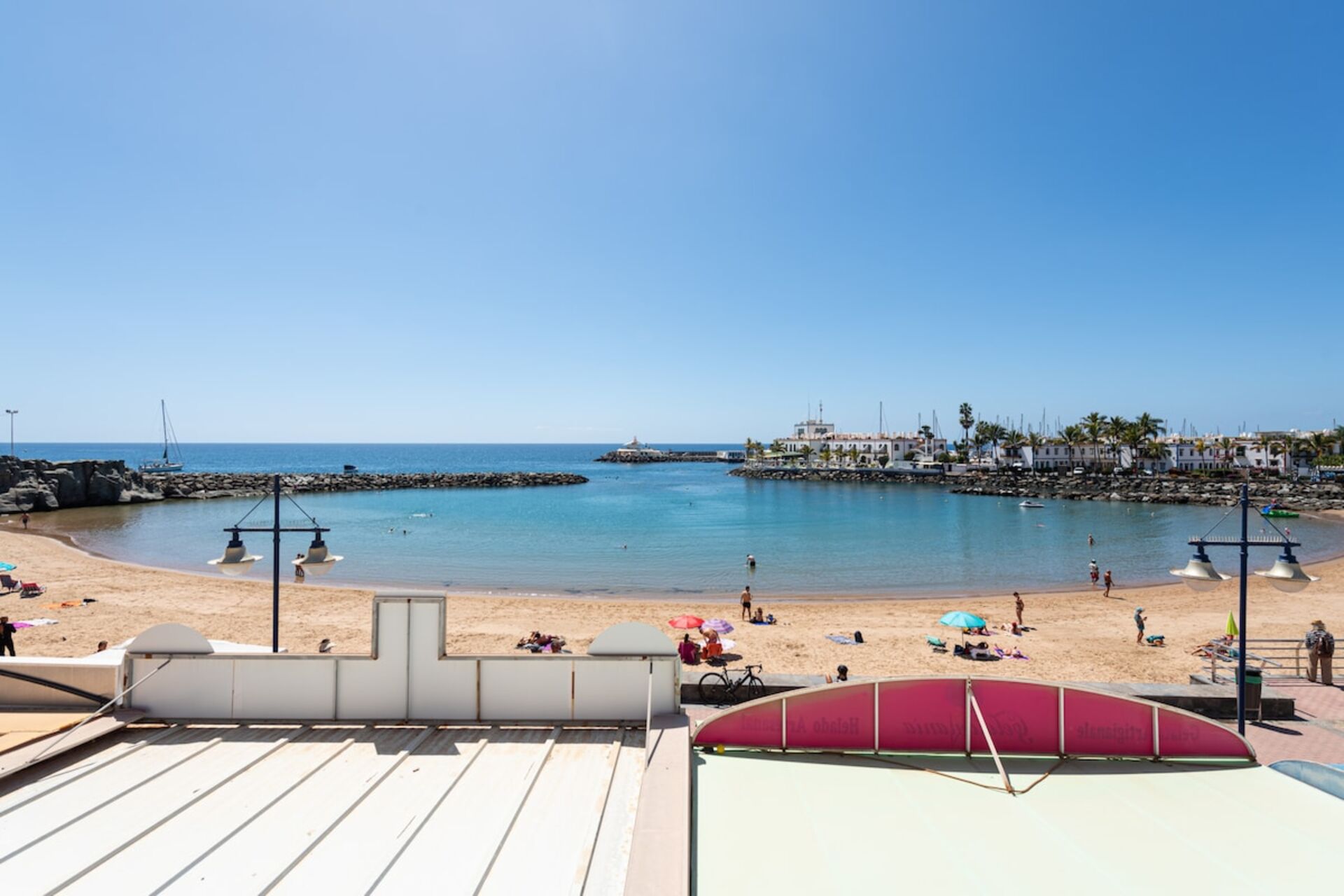 A Beachfront Paradise, Canarias 1006