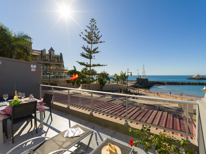 A Beachfront Paradise, Canarias 1006