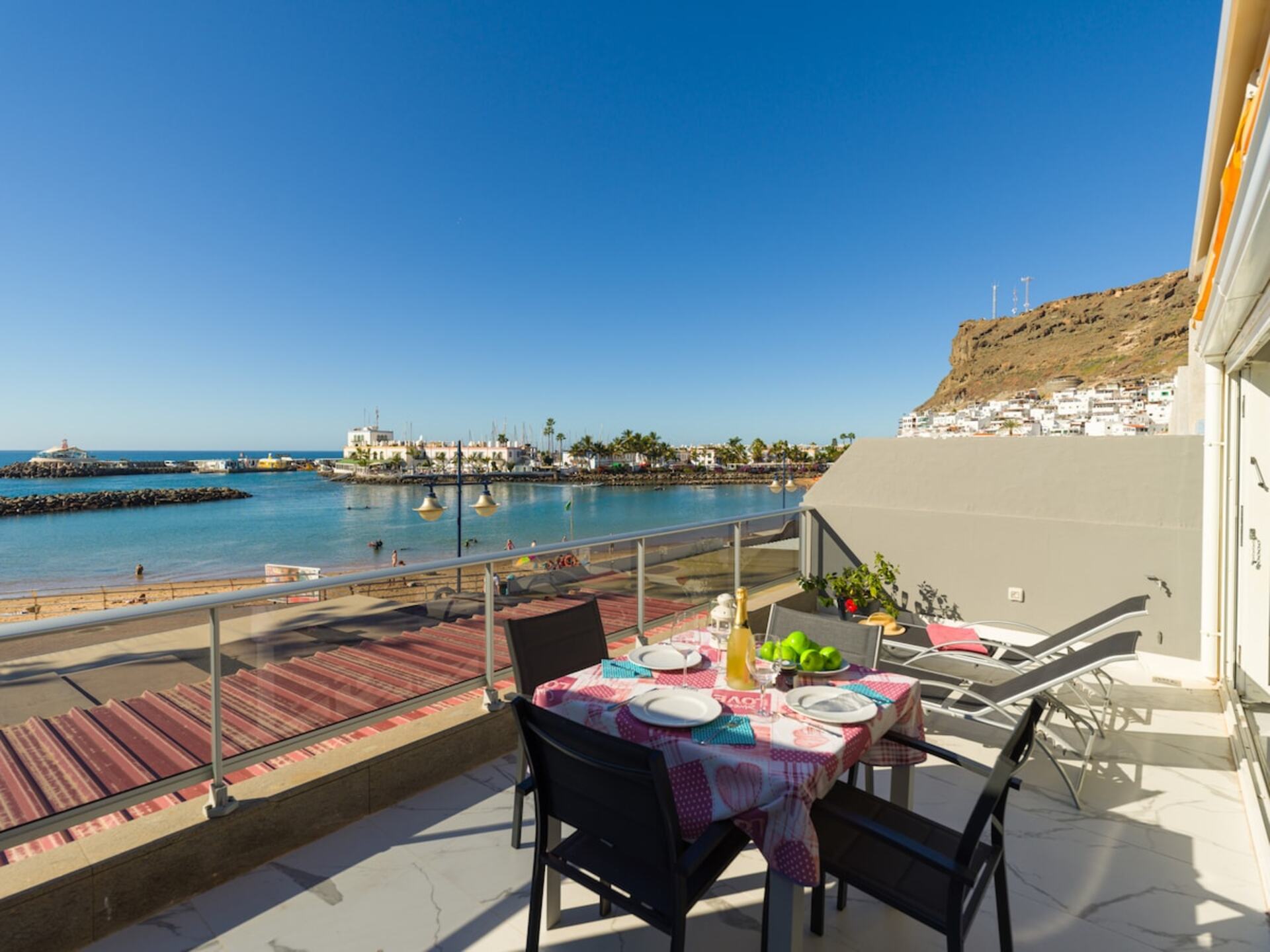 A Beachfront Paradise, Canarias 1006