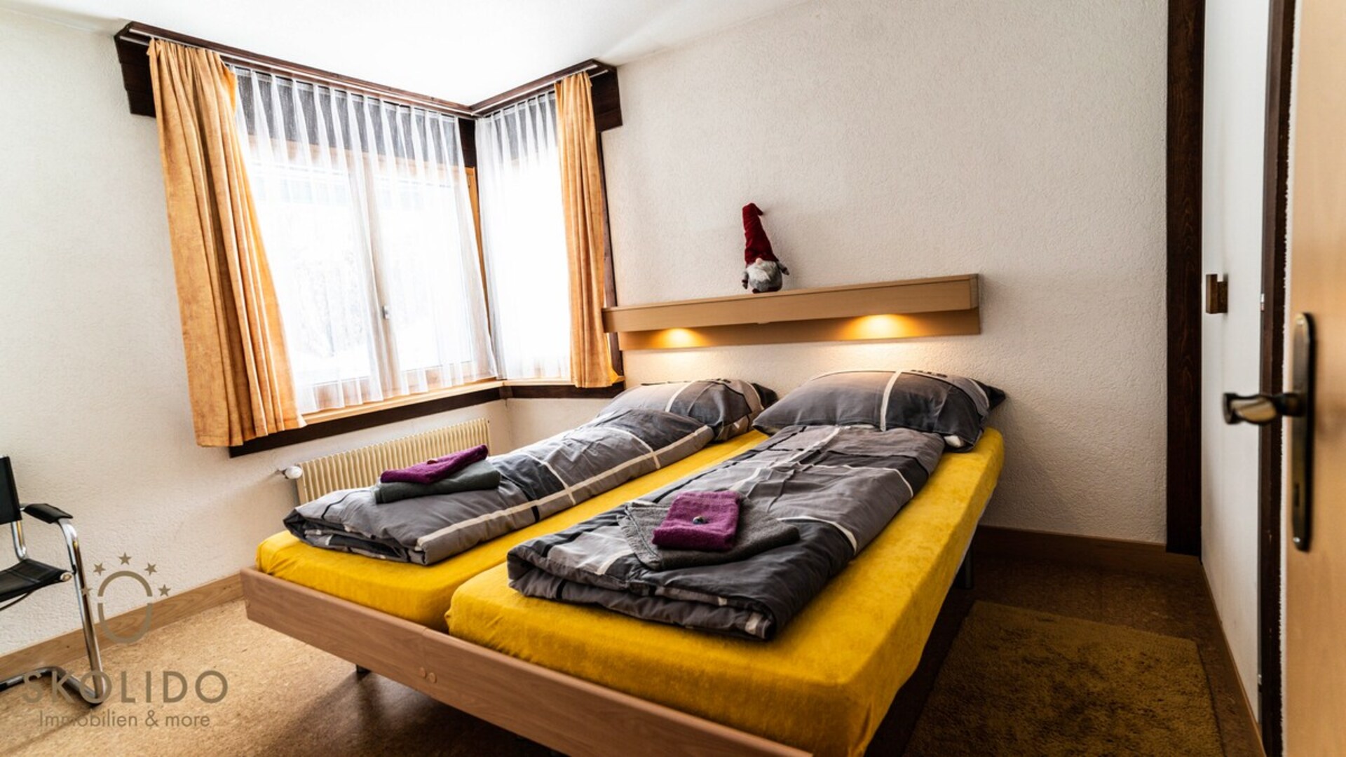 Wake Up to Alpine Views, Wallis 1209
