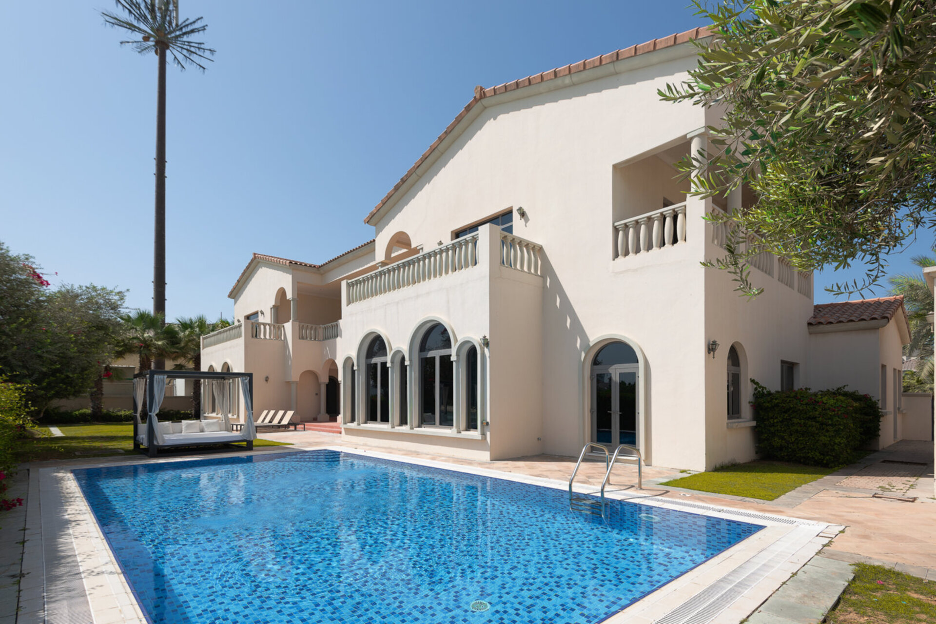 5 Star Villa Dynasty – A Palatial Coastal Retreat
