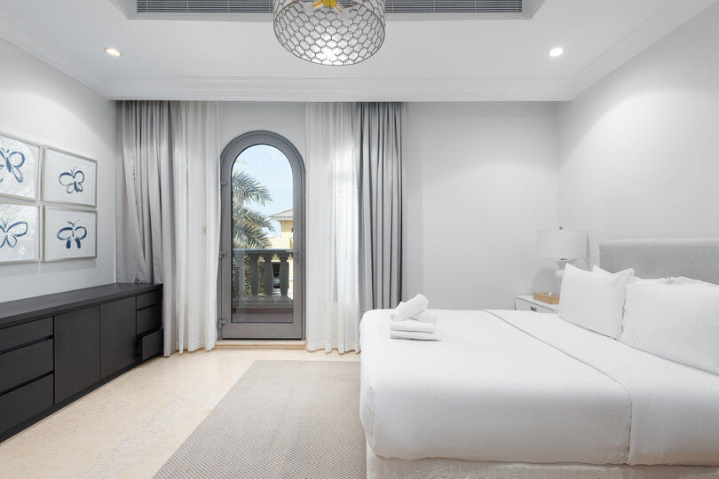 5 Star Villa Dynasty – A Palatial Coastal Retreat