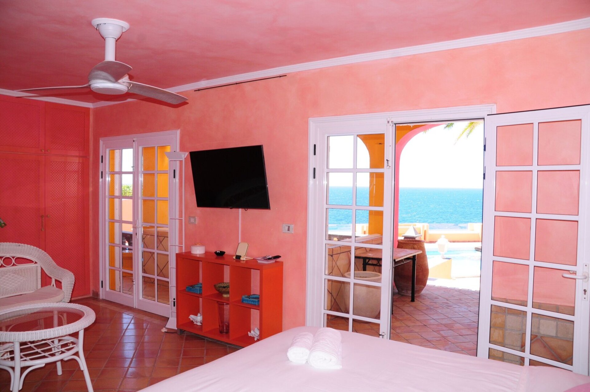 Relaxing Getaway in Canarias - 5 BR Villa, Canarias Villa 1046