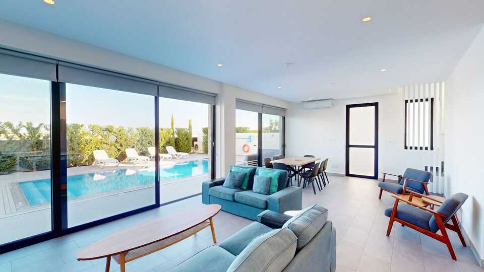 Luxury Coastal Escape | Villa 1033