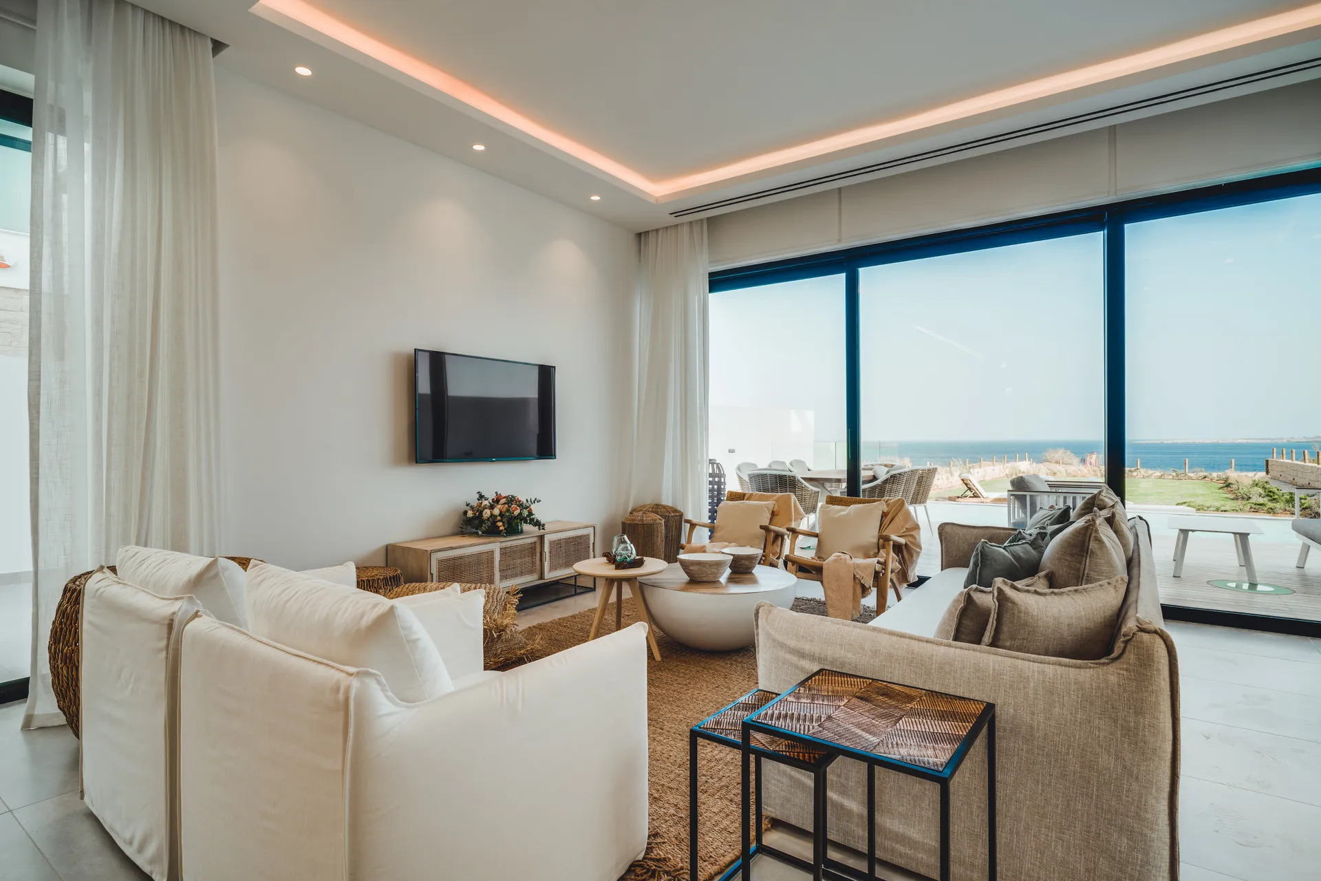 Luxury by the Shore | Villa 1040