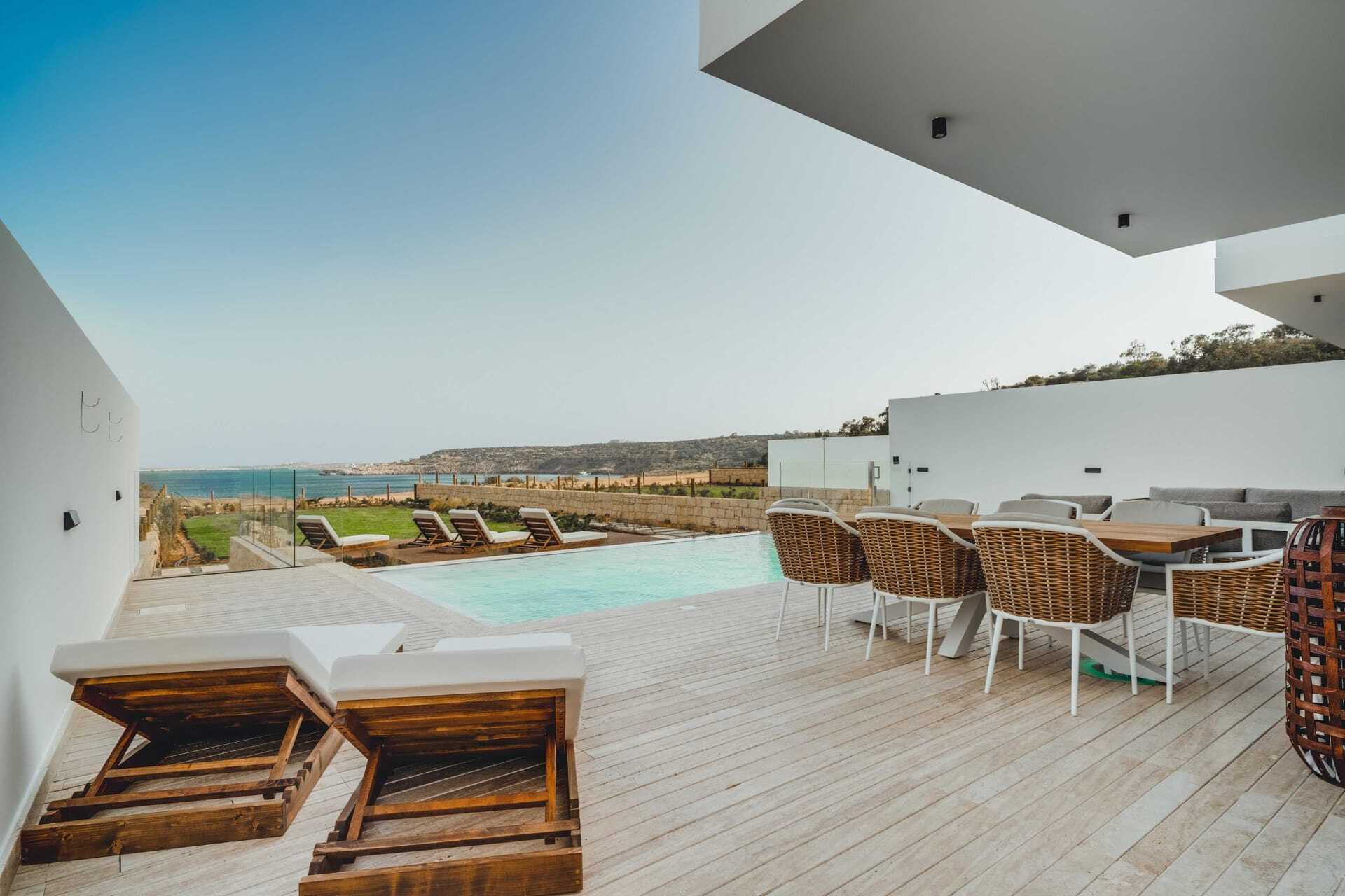 Luxury by the Shore | Villa 1040