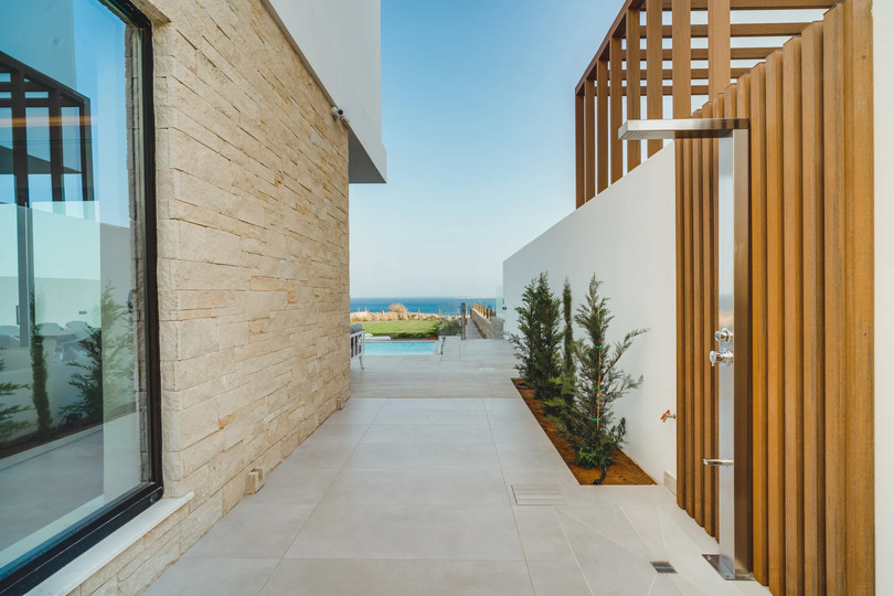 Luxury by the Shore | Villa 1040