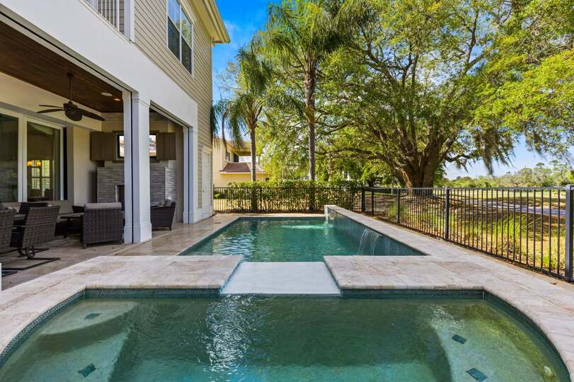 Luxurious 5-Bedroom Villa Retreat in Reunion, Orlando Villa 6338