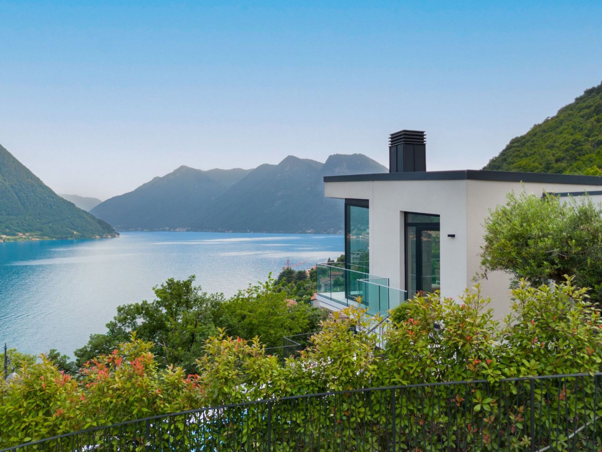 Luxurious 4 Bedroom Villa with Stunning Views in Lombardy