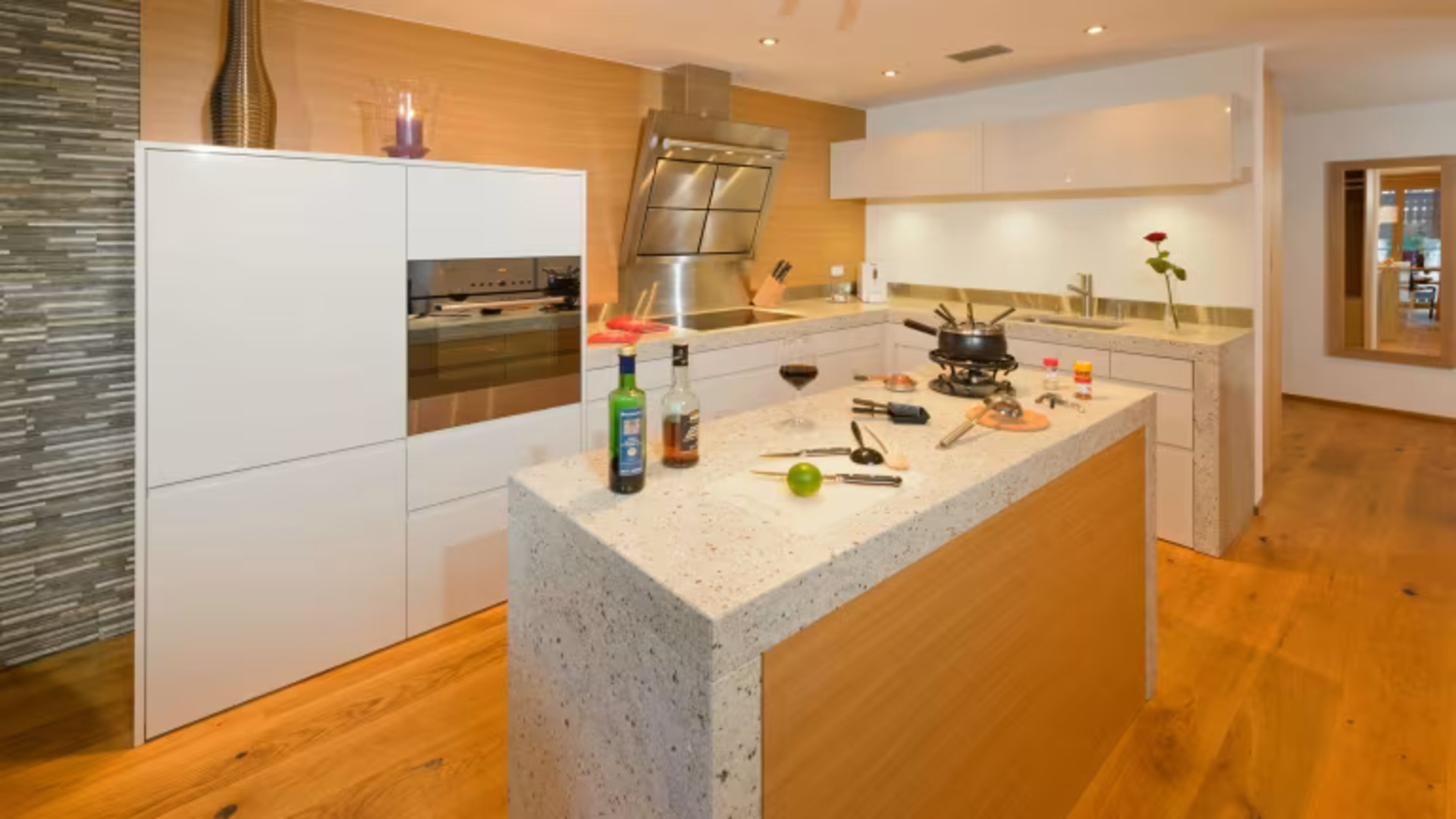 Spacious 3BR Apartment with Balcony in Zermatt, Zermatt Apartment 1238