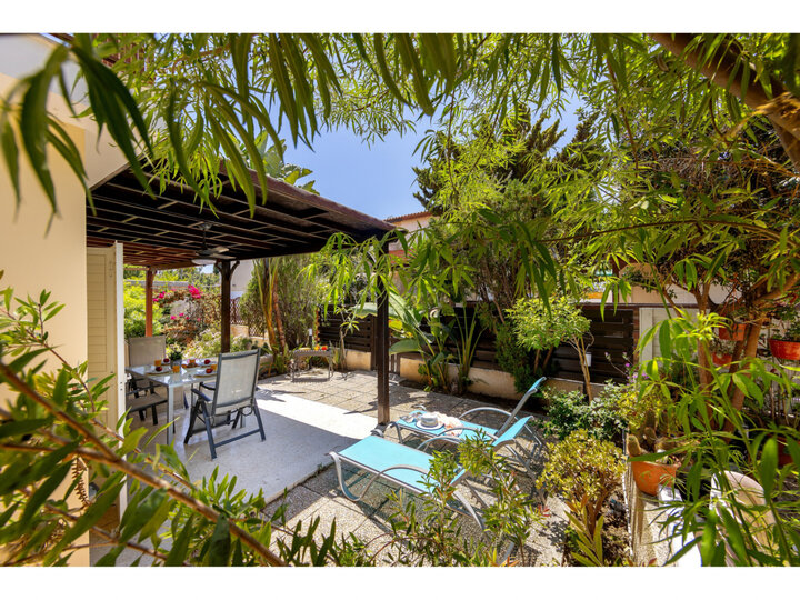 5 Star Anas Seaside Villa – Relaxing Beach Retreat in Kiti
