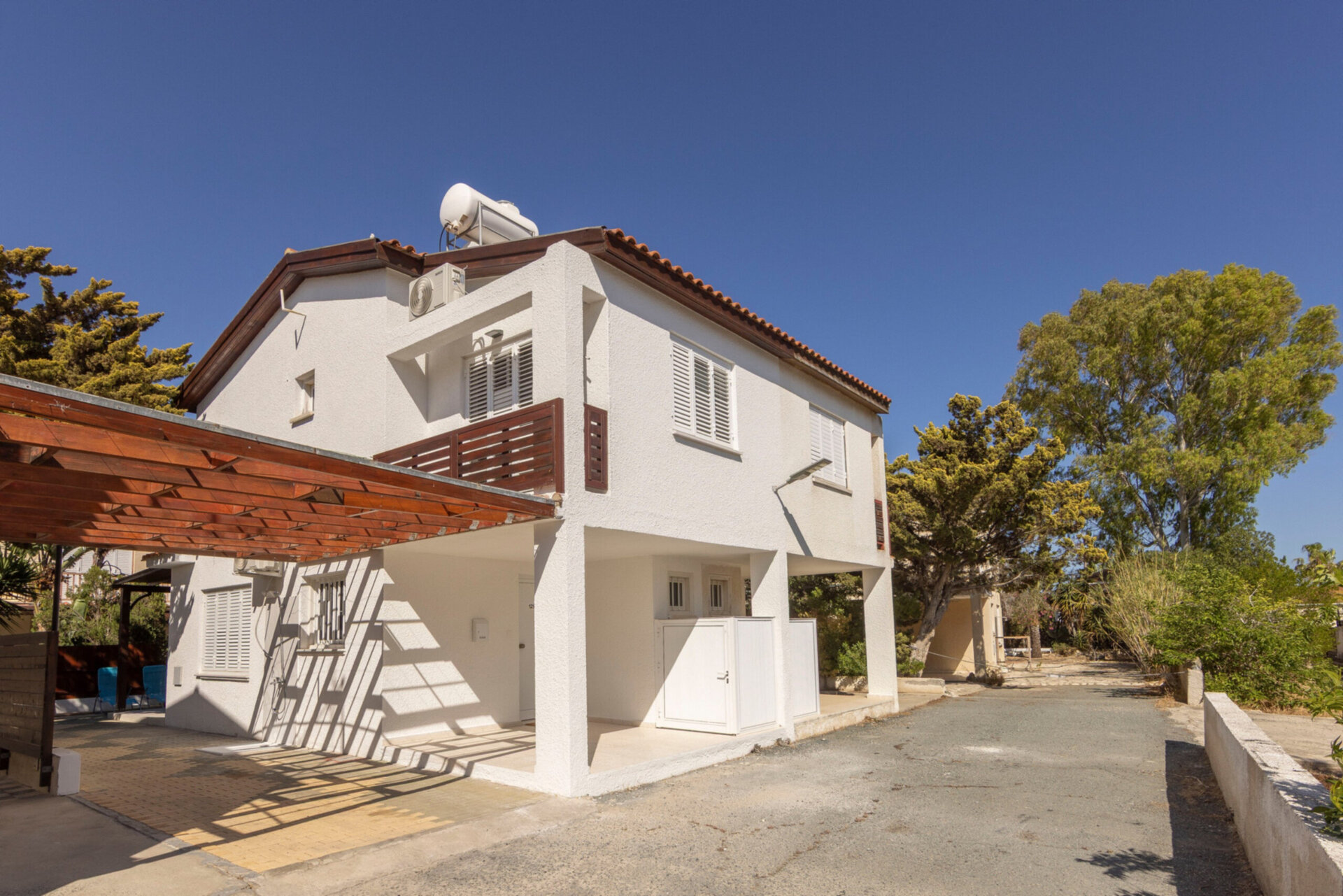 5 Star Oneiro Seaside Villa – Peaceful Coastal Living in Pervolia
