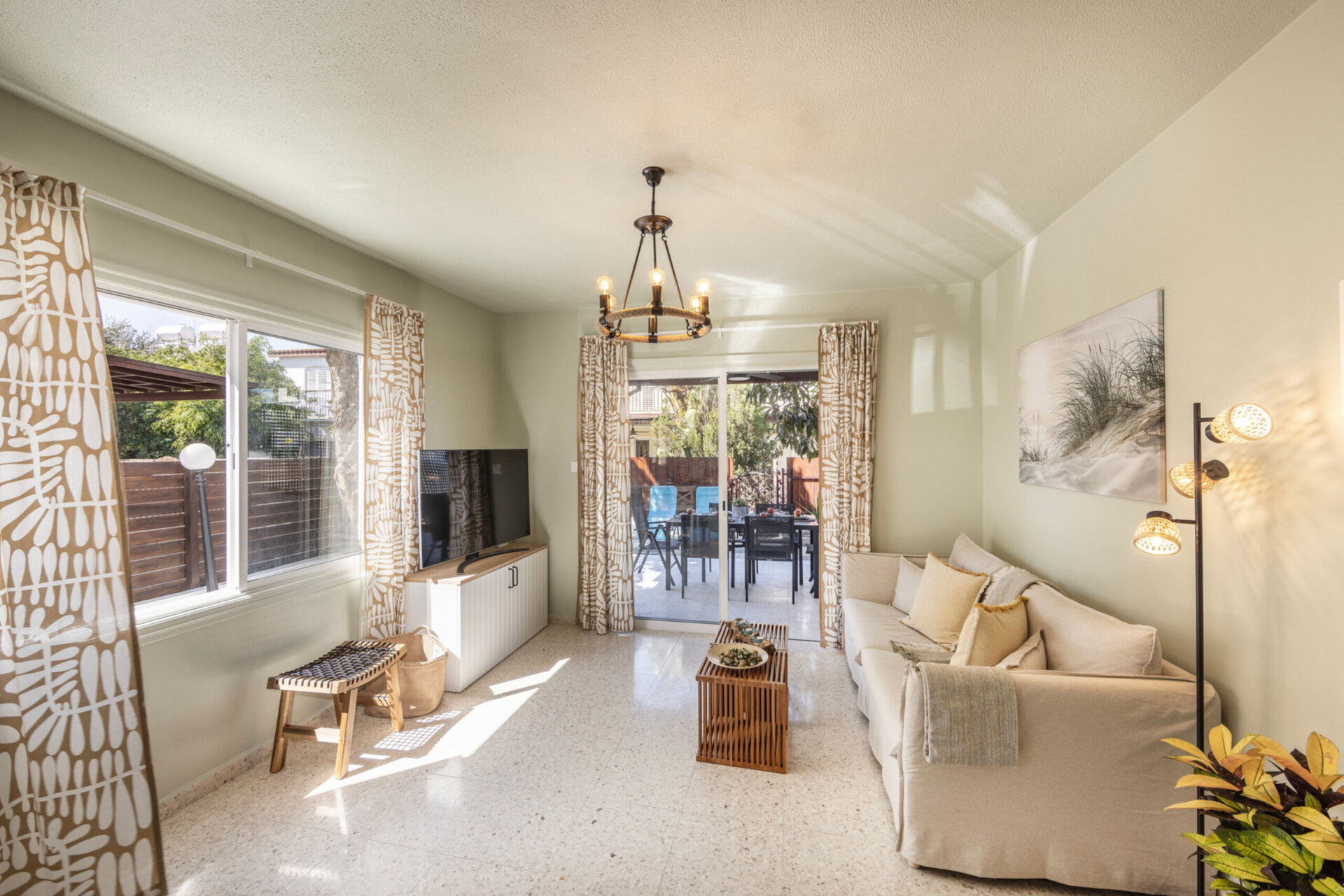 5 Star Oneiro Seaside Villa – Peaceful Coastal Living in Pervolia