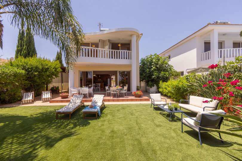 5 Star Villa Larnaca Chelidonia - Luxury Seafront Escape, Perivolya Larnaka, Cyprus