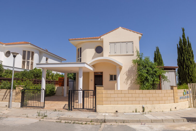5 Star Villa Larnaca Chelidonia - Luxury Seafront Escape