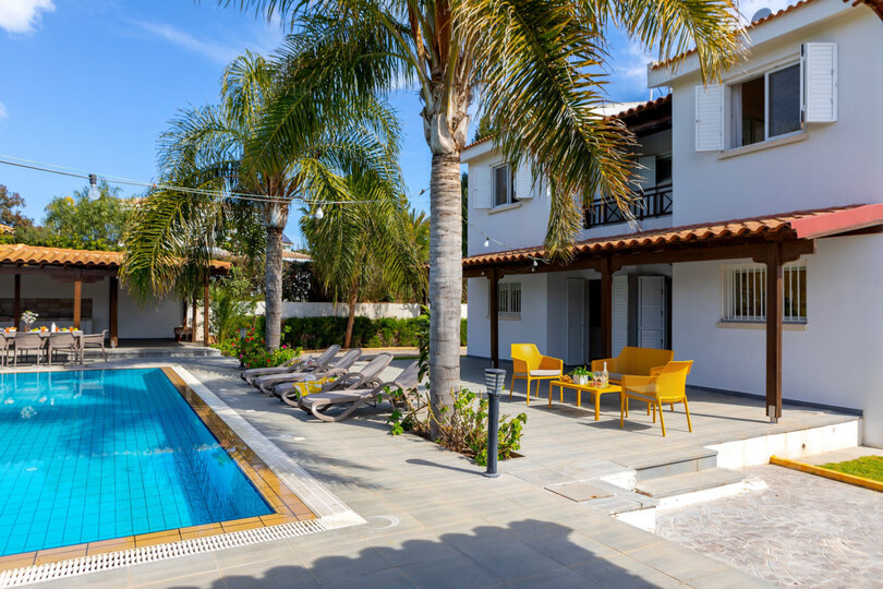5 Star Villa Cape Greco Palm Oasis - Private Garden Retreat