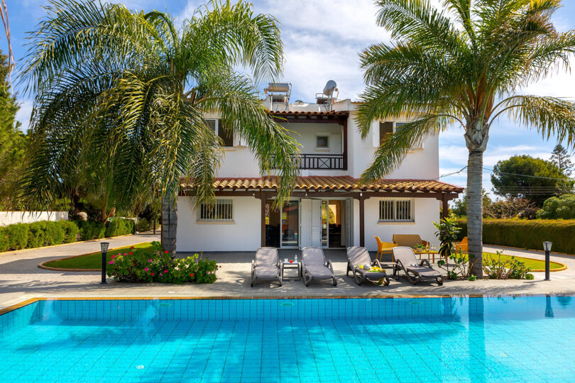 5 Star Villa Cape Greco Palm Oasis - Private Garden Retreat