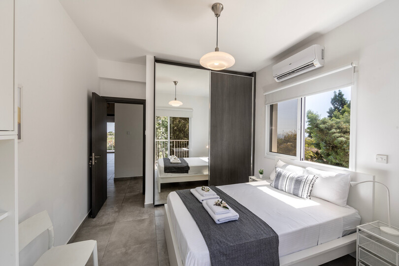 5 Star Villa Napa Bay Panorama - Scenic Coastal Escape