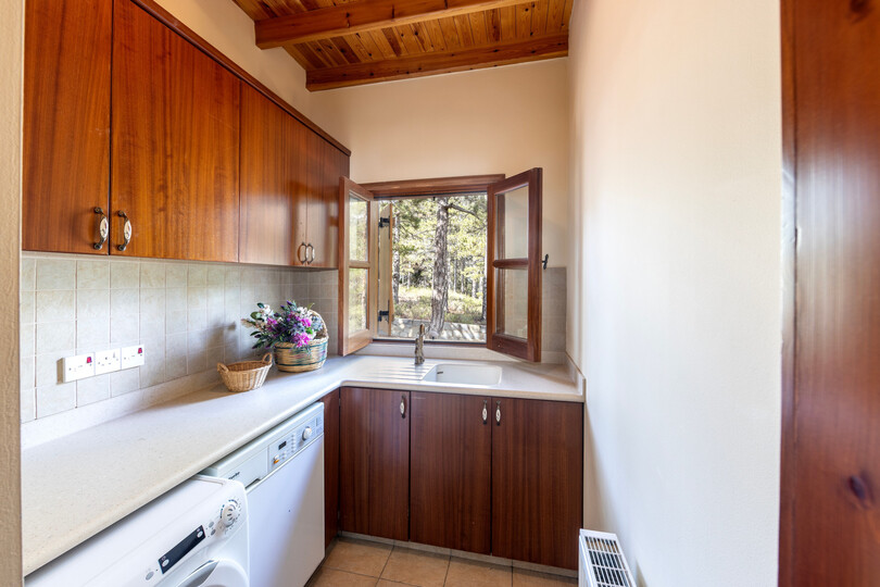 5 Star Villa Troodos Mature Pine Chalet - Forest Mountain Escape