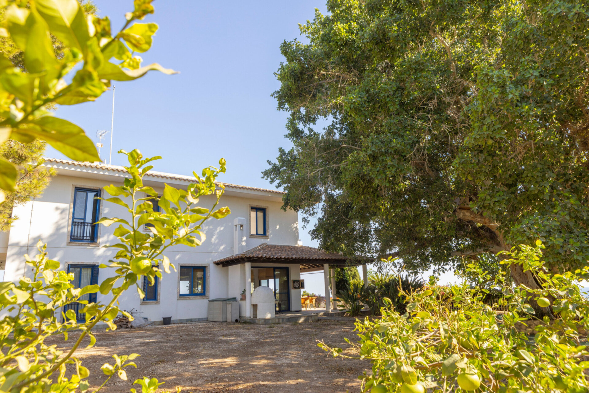 5 Star Villa Sycamore Seaview - Tranquil Countryside Escape.