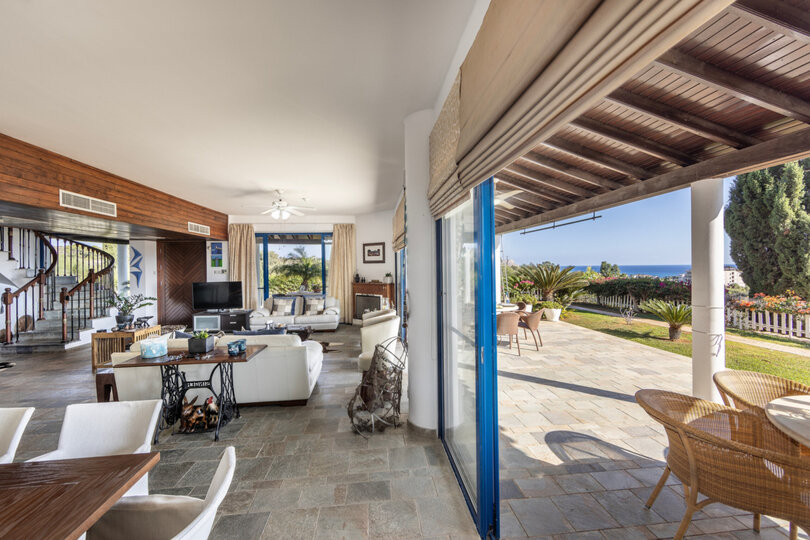 5 Star Villa Sycamore Seaview - Tranquil Countryside Escape.