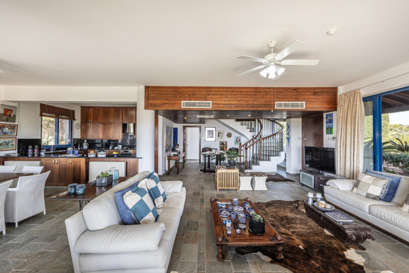 5 Star Villa Sycamore Seaview - Tranquil Countryside Escape.