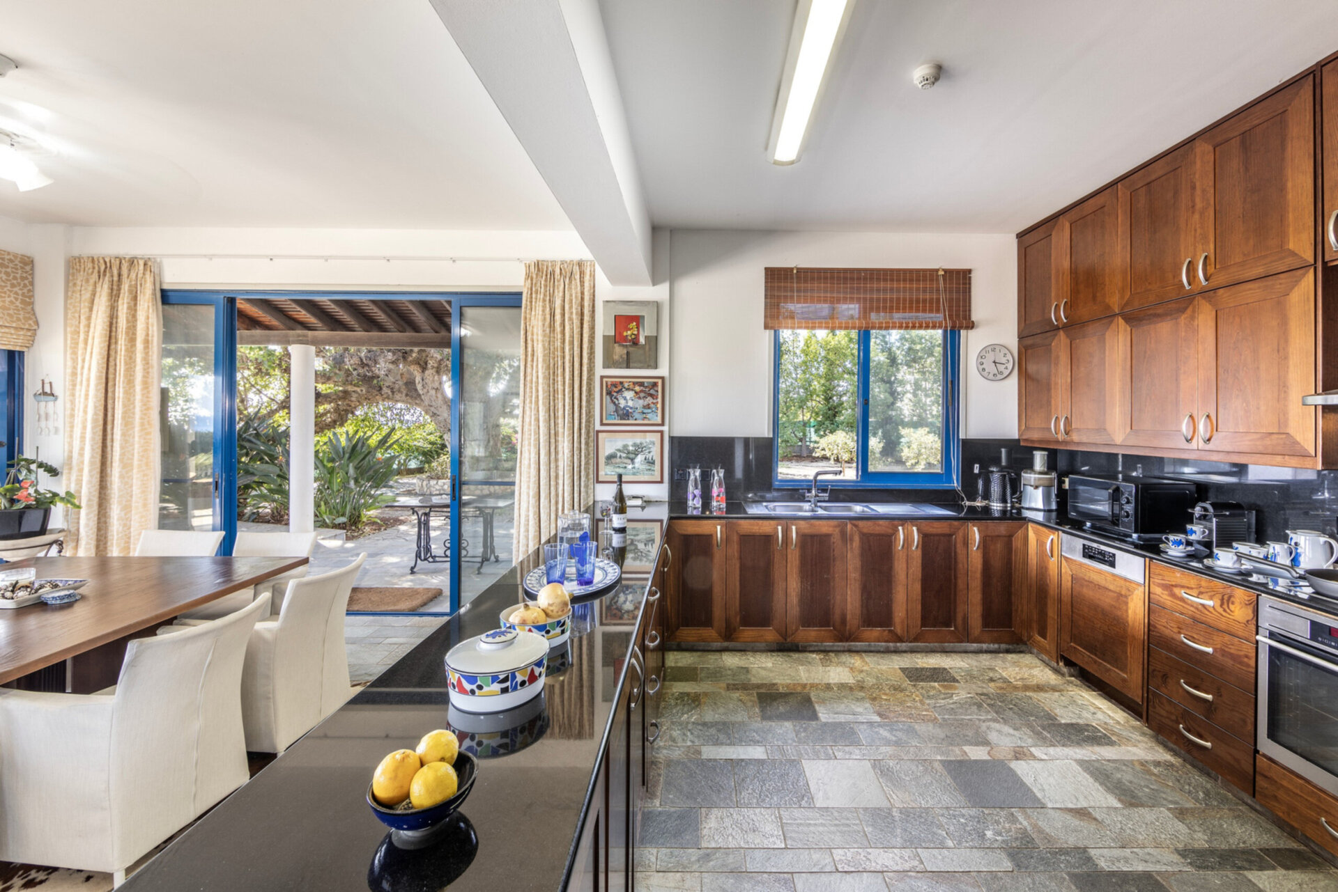 5 Star Villa Sycamore Seaview - Tranquil Countryside Escape.