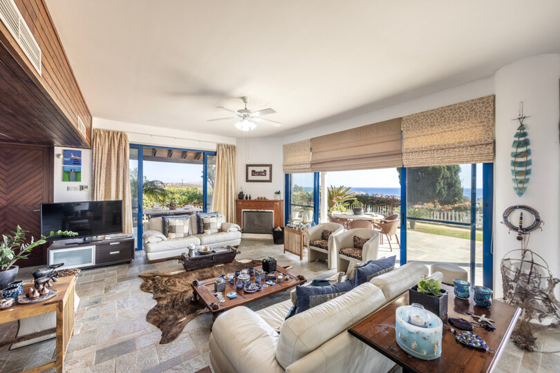 5 Star Villa Sycamore Seaview - Tranquil Countryside Escape.