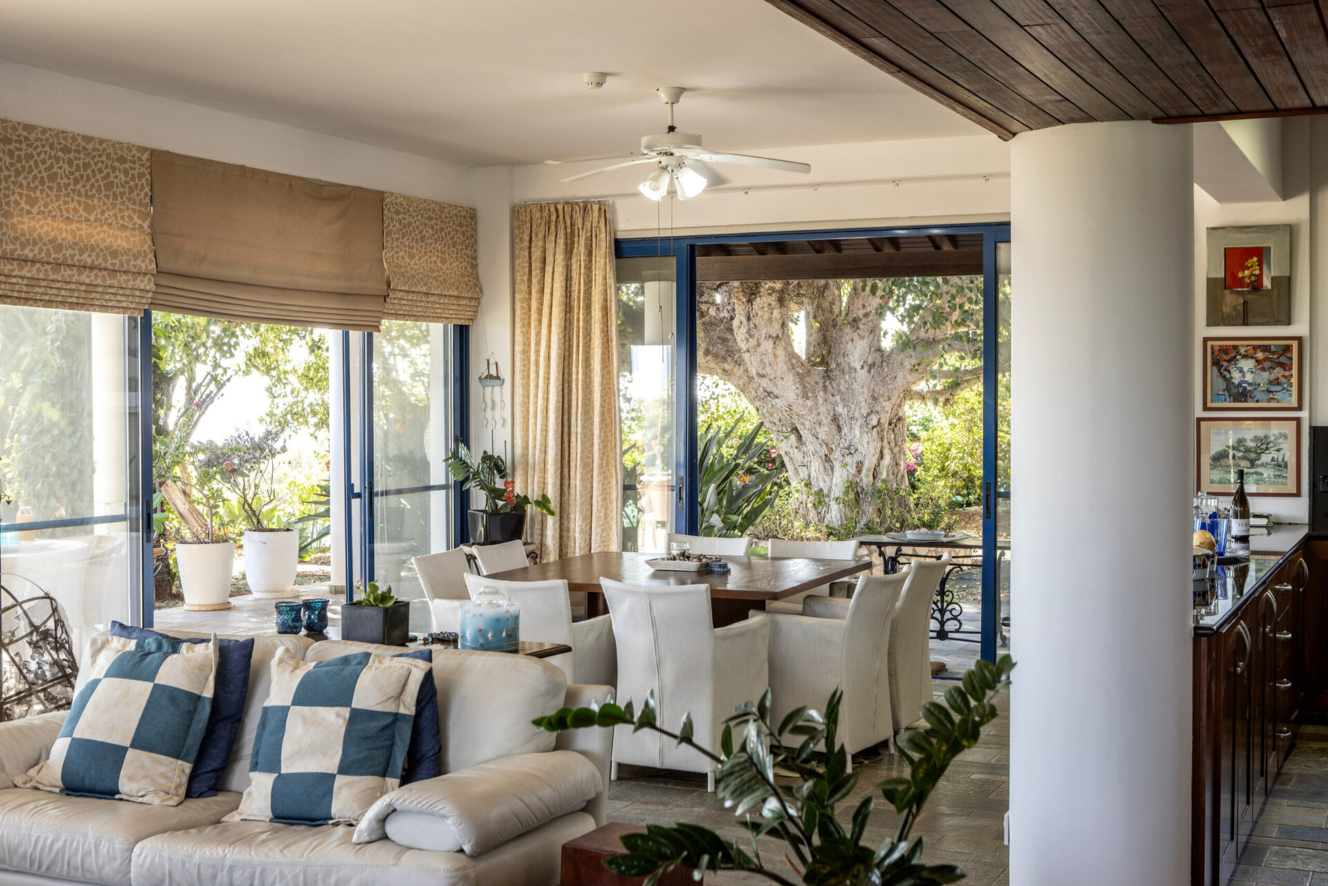 5 Star Villa Sycamore Seaview - Tranquil Countryside Escape.