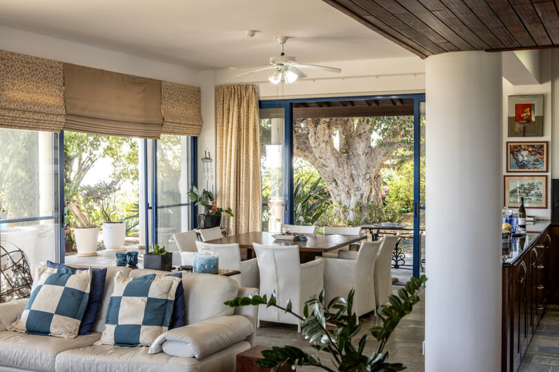 5 Star Villa Sycamore Seaview - Tranquil Countryside Escape.
