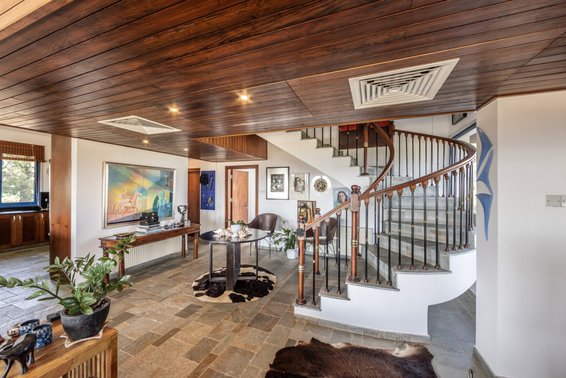 5 Star Villa Sycamore Seaview - Tranquil Countryside Escape.
