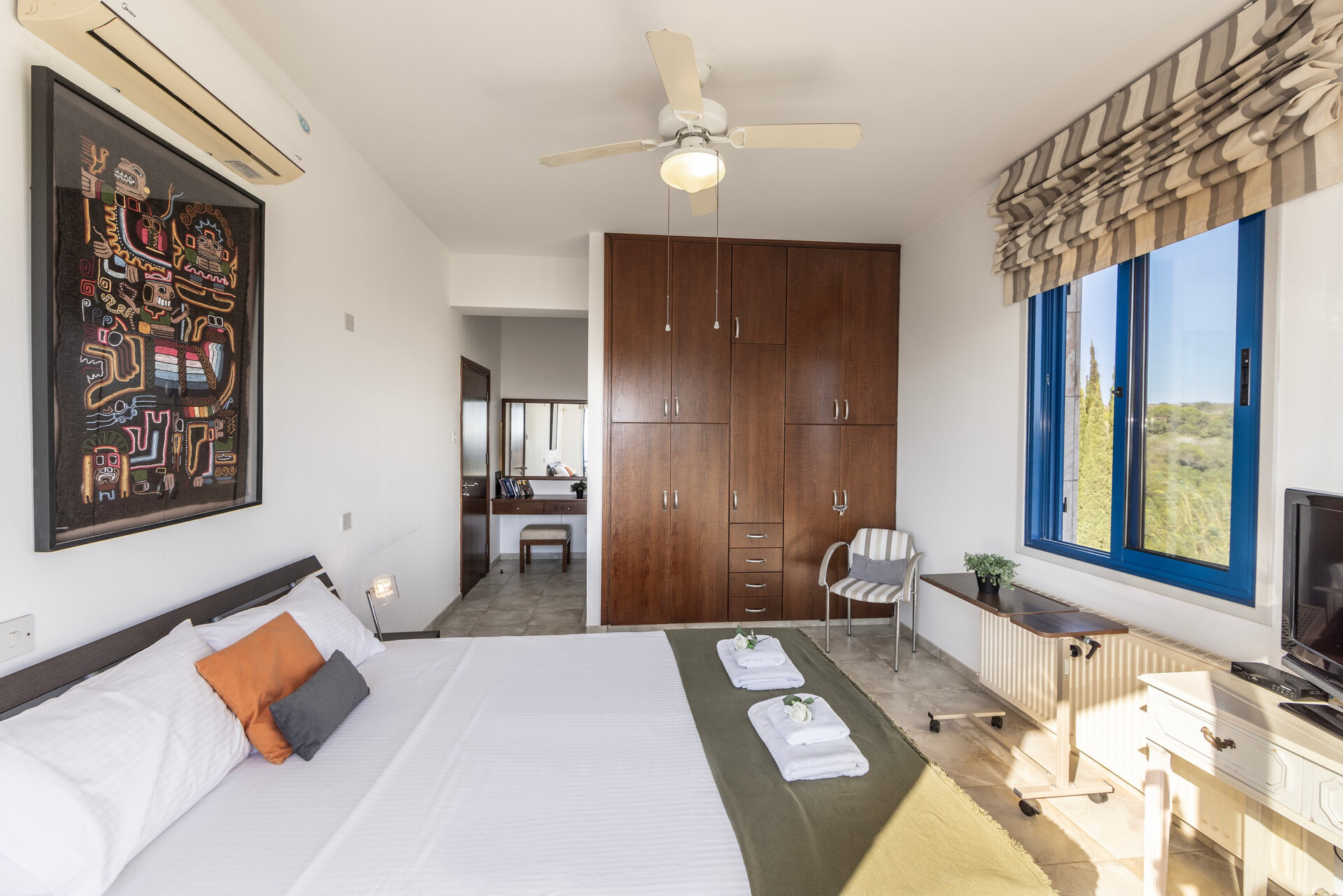 5 Star Villa Sycamore Seaview - Tranquil Countryside Escape.