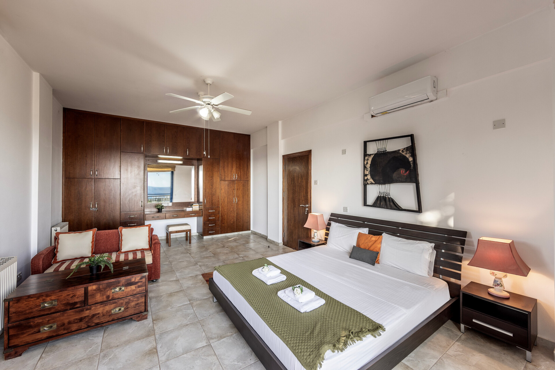 5 Star Villa Sycamore Seaview - Tranquil Countryside Escape.